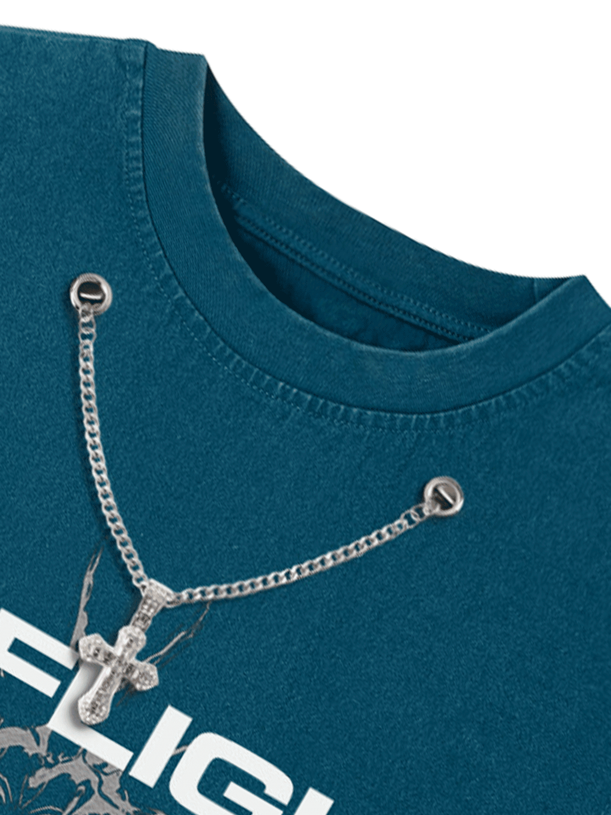 Engelsflügel Totenkopf Tanktop mit Kreuzkette – Türkis, Nahaufnahme von Ausschnitt und Kette | XoKool