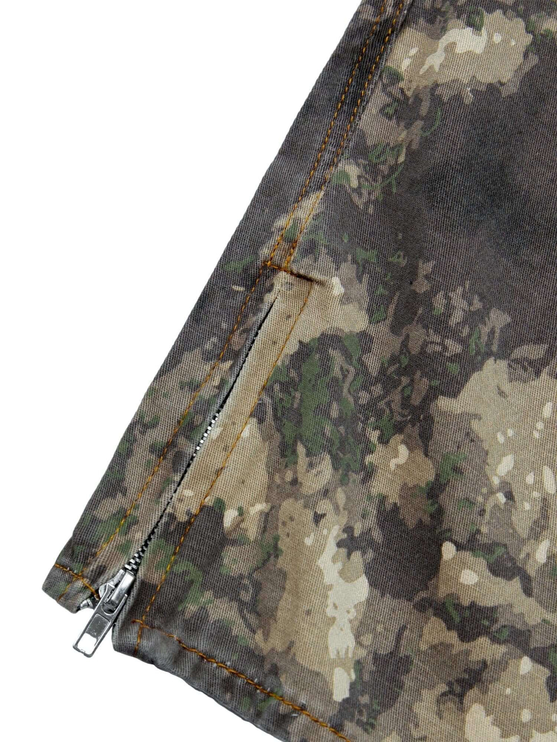 Embrace laid-back utility with the Camo Baggy Wide Leg Pockets Cargo Pants — a functional staple with bold streetwear appeal. Made from a breathable cotton blend, these relaxed-fit pants feature a drawstring waistband for customizable comfort and multiple