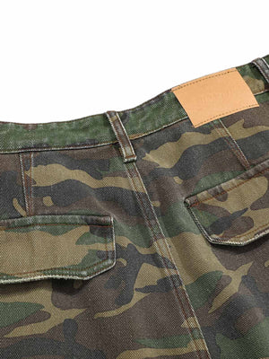 Stay ready for anything with the Camouflage Utility Cargo Pants. Made from a durable and breathable cotton blend, these pants feature a versatile camouflage print that adds bold style to any streetwear or outdoor look. With multiple spacious pockets and a