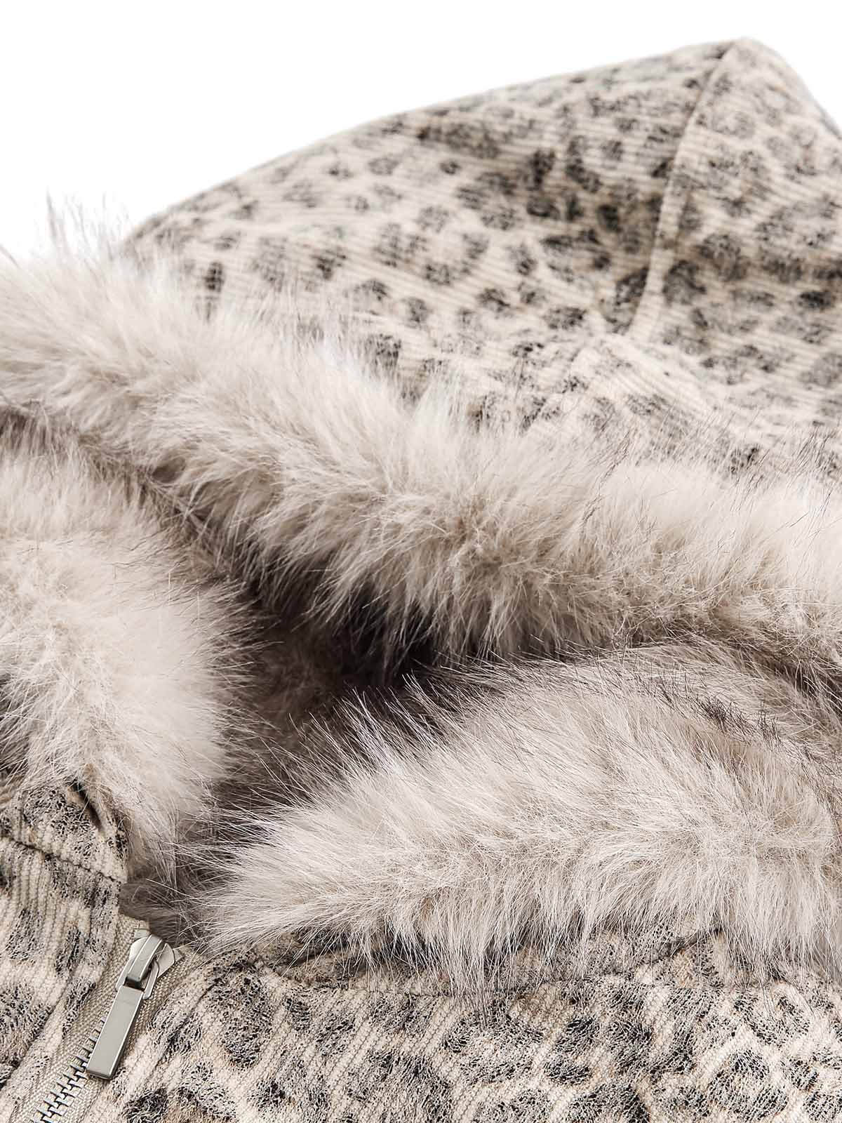 Wrap yourself in bold comfort with the Cheetah Print Mink Fur Hooded Jacket. Made from ultra-soft faux fur with cozy sherpa lining, this winter-ready jacket combines warmth with standout style. It features a detachable hood for versatile wear, ribbed cuff