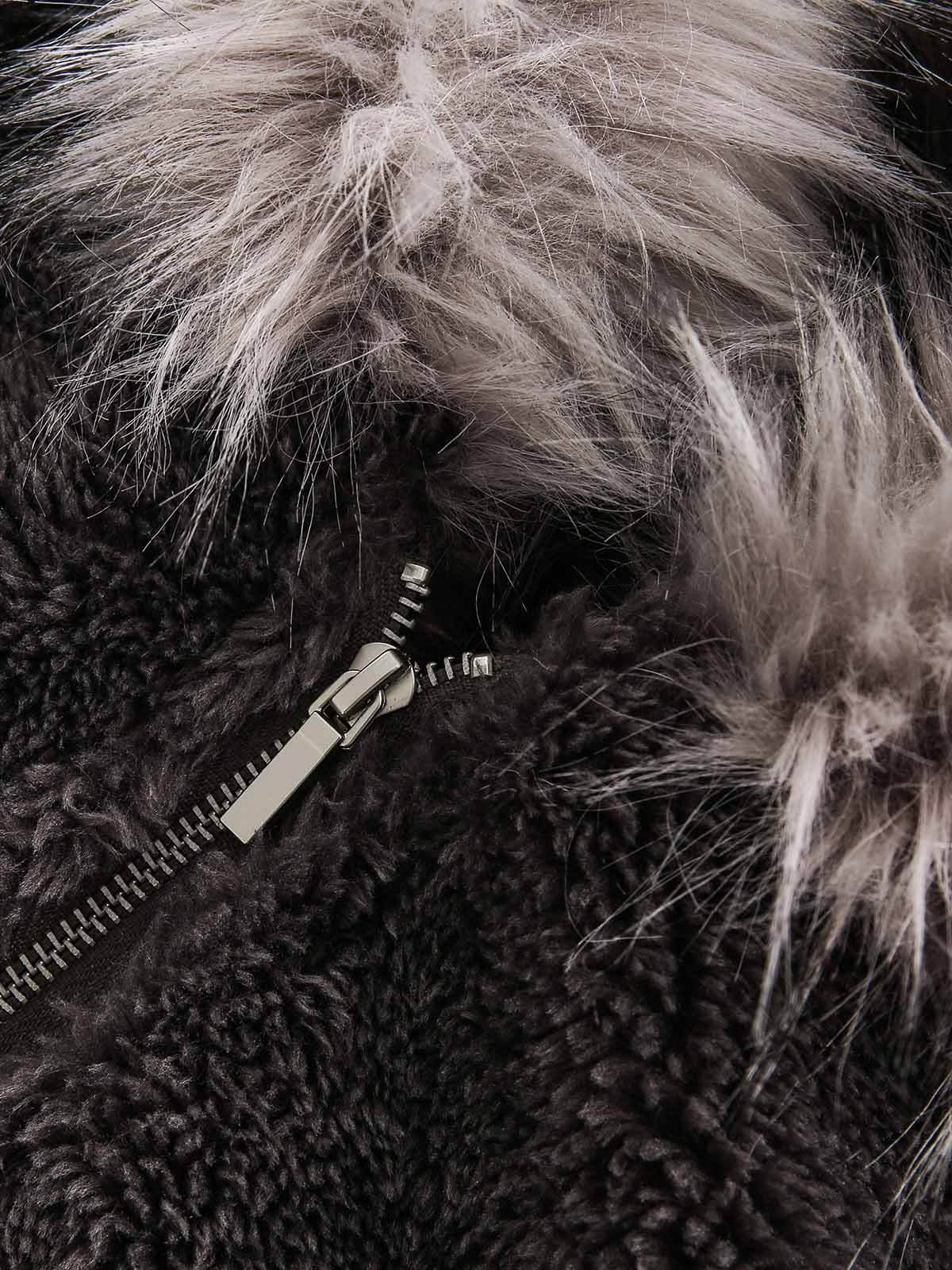 Stay cozy and stylish all winter long with the Fur Hooded Quilted Sherpa Jacket. Designed with a water-resistant outer shell and soft faux fur trim, this jacket delivers both function and fashion for cold-weather days. The detachable hood offers versatile
