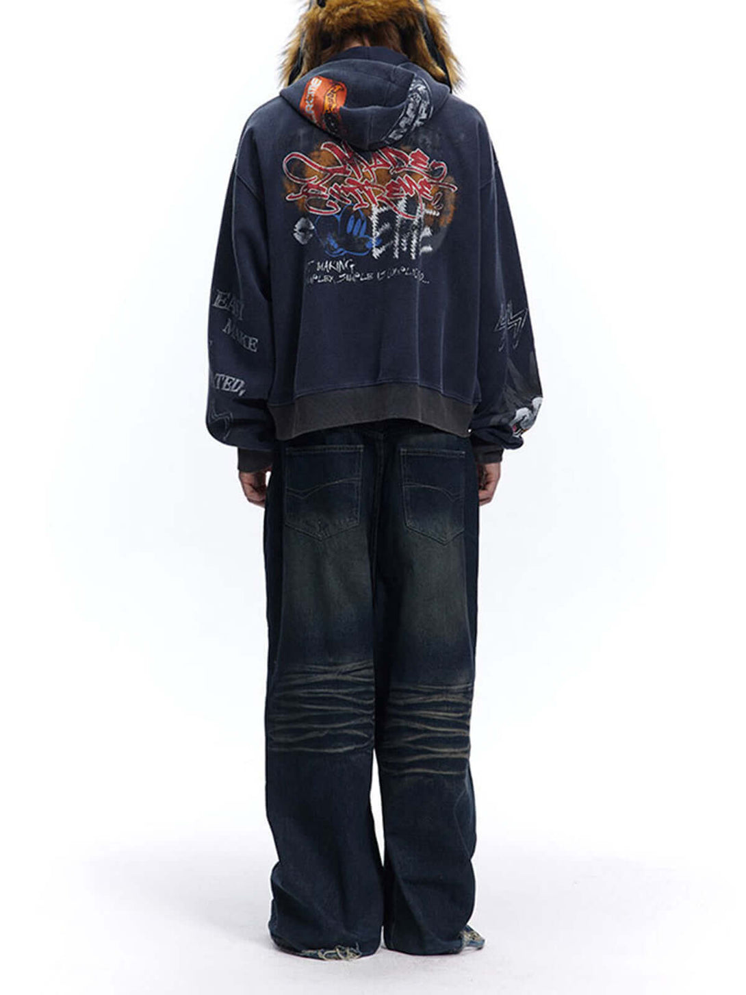 Level up your streetwear with the Graffiti Cardigan Hoodie — a bold blend of comfort, color, and anime-inspired edge. Made from a soft cotton blend, this zip-up hoodie features a striking graphic print influenced by the iconic Gundam series, offering both