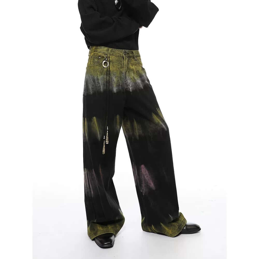 Schwarze Tie-Dye Jeans – am Model, von der Seite | XoKool