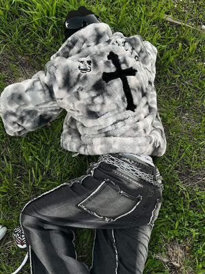 Wrap yourself in warmth and street style with the Heavy Duty Faux Lambswool Tie Dye Urban Jacket. Made from ultra-soft faux fur, this winter essential combines comfort and bold design in one standout piece. The loose fit and high-neck construction offer a