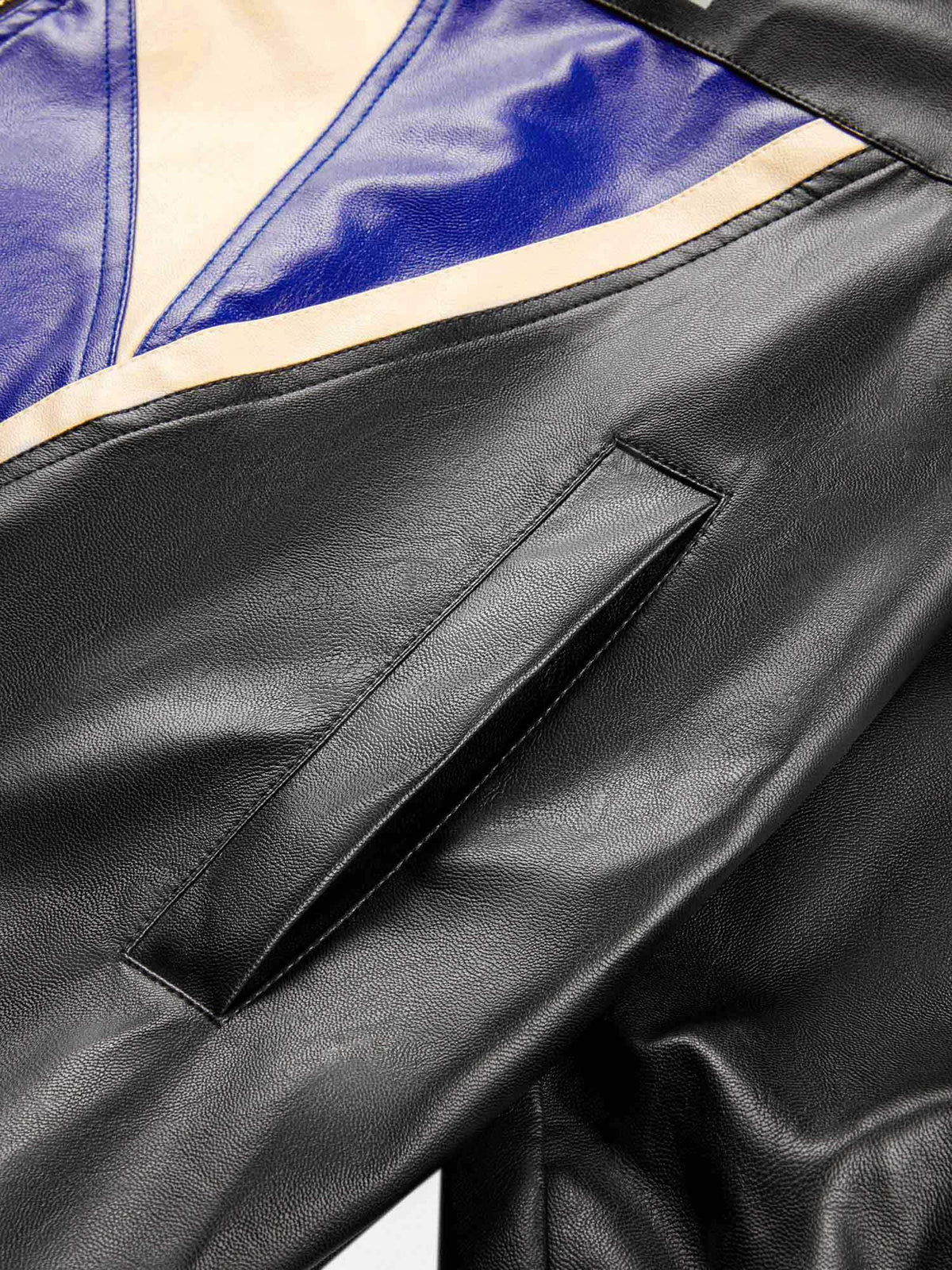 Kunstleder Moto Jacket – Paspeltasche im Detail | XoKool
