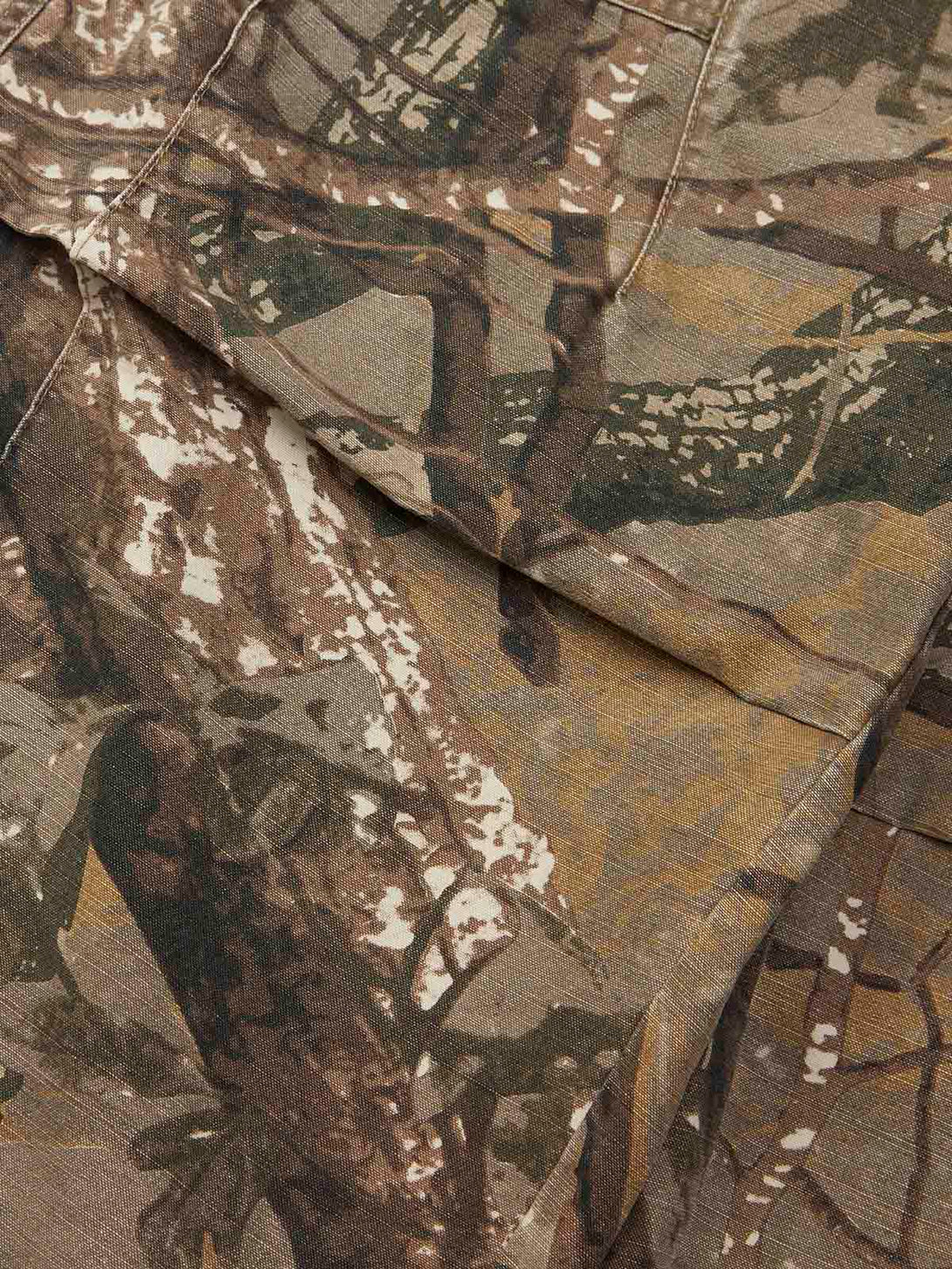 Get ready for action with the High Street Camouflage Casual Pants — built for both streetwear flair and outdoor function. Made from durable, water-resistant polyester, these pants feature a tactical camouflage pattern, multiple utility pockets, and reinfo