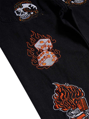 Totenkopf Flared Jeans – Schwarz, Stickerei im Detail | XoKool