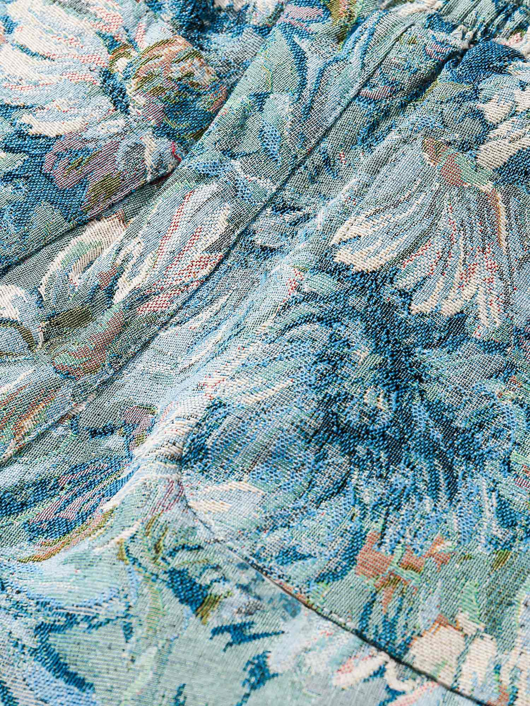 Bring bold vibes to your summer wardrobe with the High Street Jacquard Embroidery Shorts — the perfect blend of comfort and beach-ready flair. Made from a lightweight cotton blend, these shorts feature a vibrant tropical jacquard print, elastic waistband
