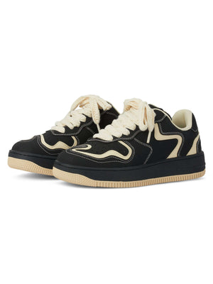 Keep it classic and cool with the High Street Skateboard Couple Shoes. Crafted from breathable canvas and built on a durable rubber sole, these shoes combine comfort with timeless vintage flair. Featuring a lace-up closure, perforated detailing, and contr