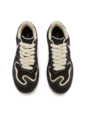 Keep it classic and cool with the High Street Skateboard Couple Shoes. Crafted from breathable canvas and built on a durable rubber sole, these shoes combine comfort with timeless vintage flair. Featuring a lace-up closure, perforated detailing, and contr