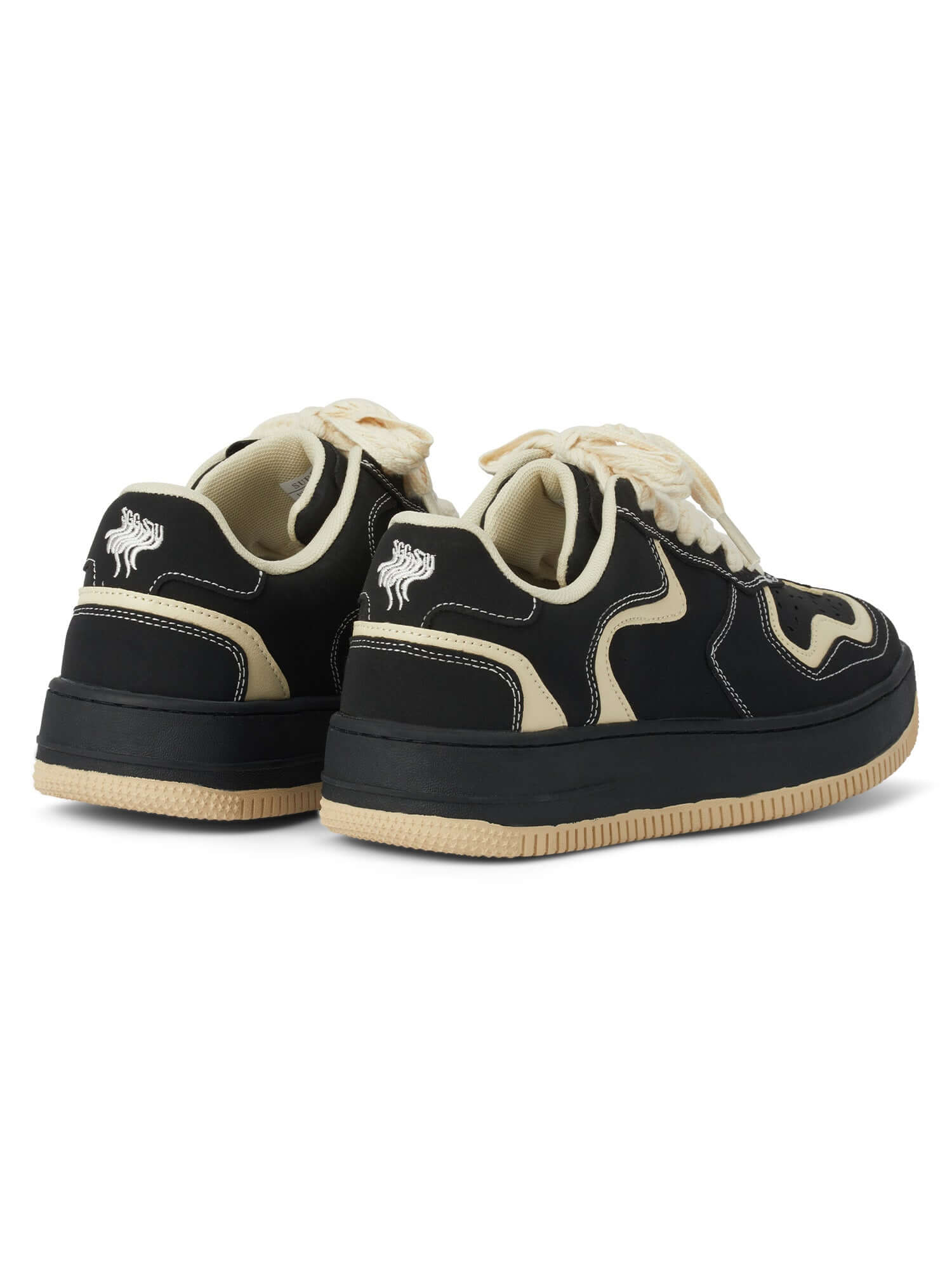 Keep it classic and cool with the High Street Skateboard Couple Shoes. Crafted from breathable canvas and built on a durable rubber sole, these shoes combine comfort with timeless vintage flair. Featuring a lace-up closure, perforated detailing, and contr
