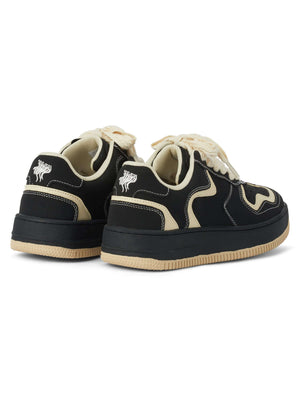 Keep it classic and cool with the High Street Skateboard Couple Shoes. Crafted from breathable canvas and built on a durable rubber sole, these shoes combine comfort with timeless vintage flair. Featuring a lace-up closure, perforated detailing, and contr