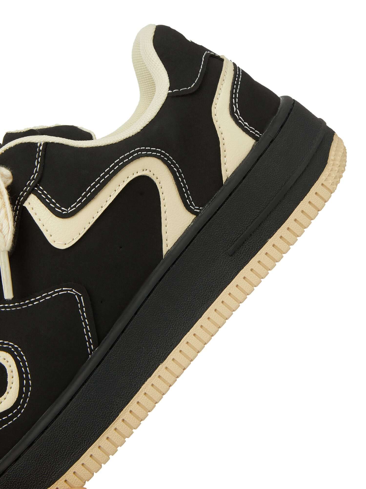 Keep it classic and cool with the High Street Skateboard Couple Shoes. Crafted from breathable canvas and built on a durable rubber sole, these shoes combine comfort with timeless vintage flair. Featuring a lace-up closure, perforated detailing, and contr