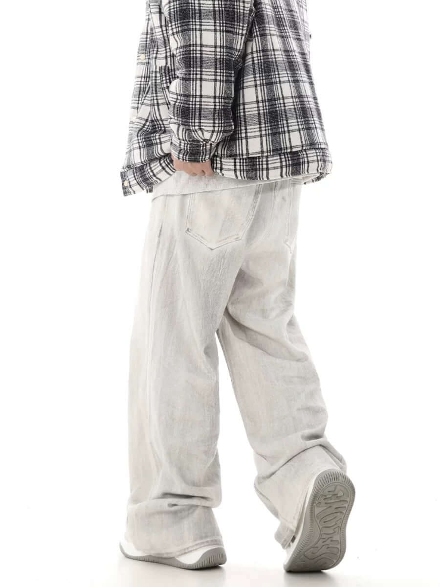Jeans baggy blancos – en modelo, vista trasera | XoKool