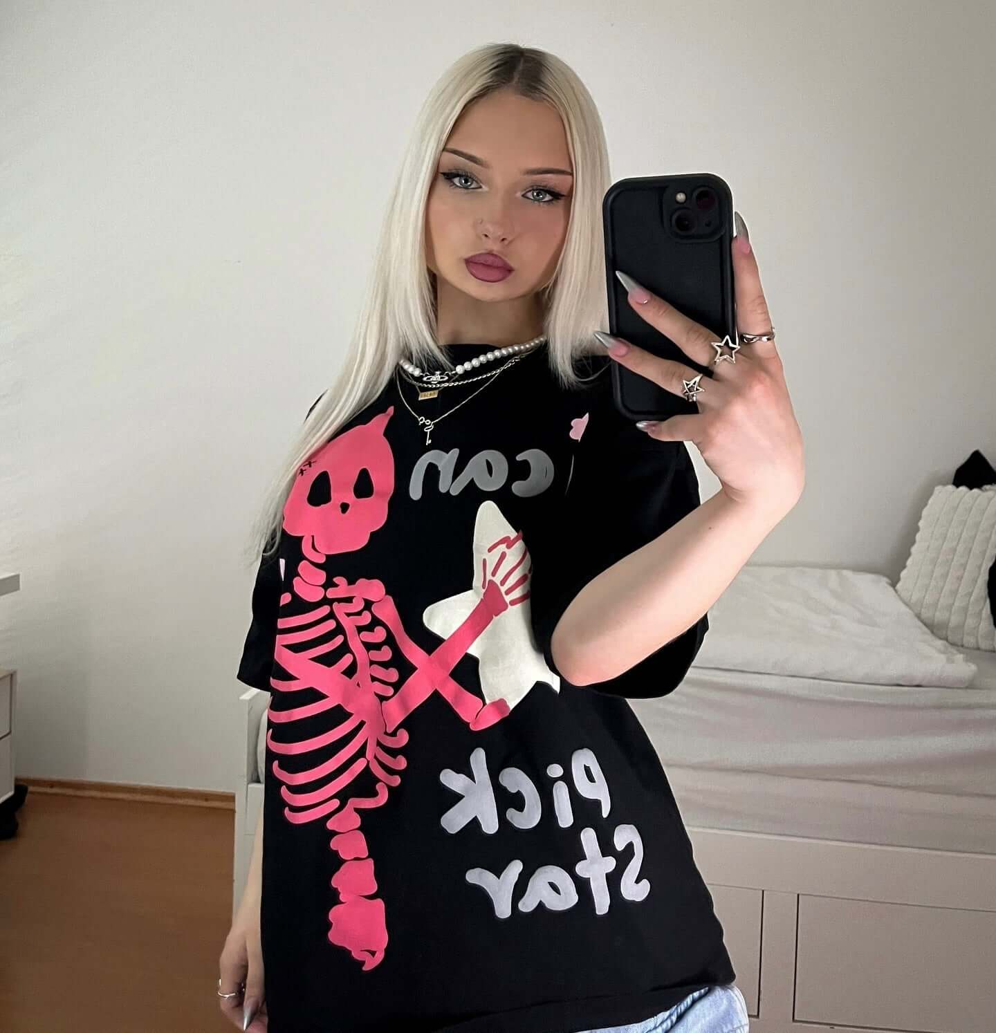Inject playful attitude into your wardrobe with the Made Retro Skull Letter Foam T Shirt. Crafted from soft, breathable cotton, this standout tee features a quirky skeleton pig graphic surrounded by stars and a bold slogan print. With its classic crew nec