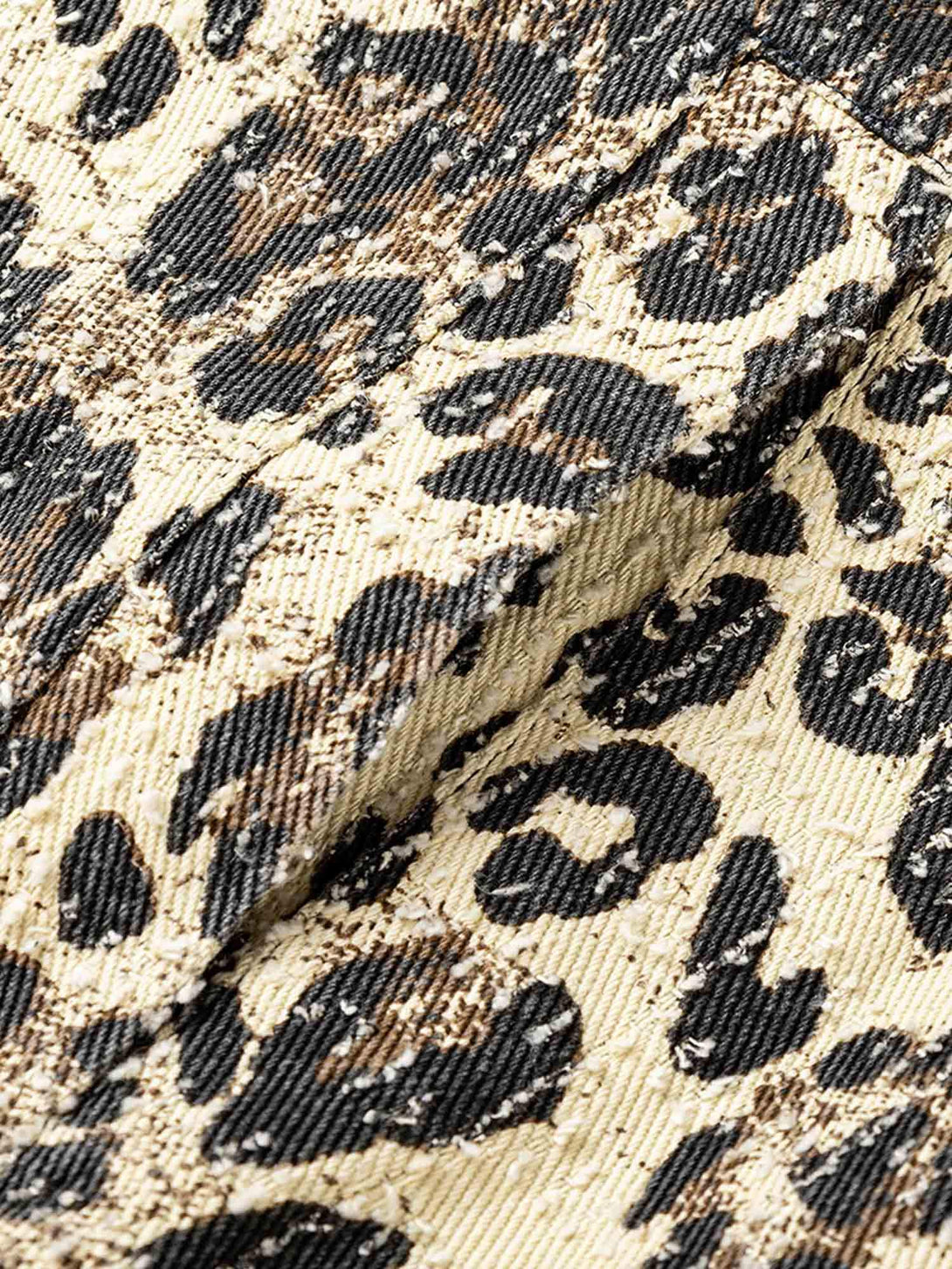 Upgrade your everyday looks with the Retro Leopard Printed Denim Jacket — a lightweight outerwear piece that balances boldness with comfort. Crafted from durable polyester, this jacket features a full zip closure, side pockets for convenience, ribbed cuff