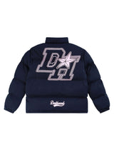 Stay warm and make a statement with the Retro Letter Print Down Jacket. Designed with insulated padding and a durable nylon shell, this winter-ready piece features a bold reflective D2 logo that brings vintage vibes with a modern twist. The ribbed cuffs a