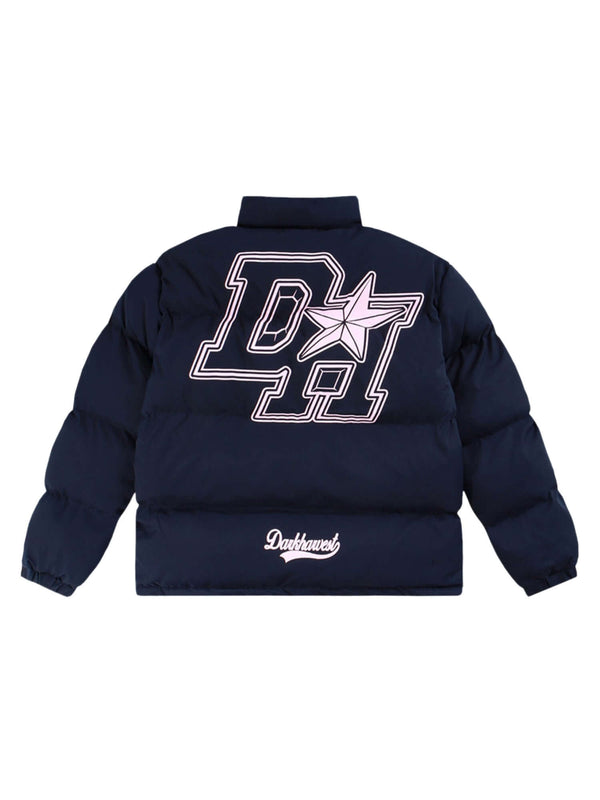 Stay warm and make a statement with the Retro Letter Print Down Jacket. Designed with insulated padding and a durable nylon shell, this winter-ready piece features a bold reflective D2 logo that brings vintage vibes with a modern twist. The ribbed cuffs a