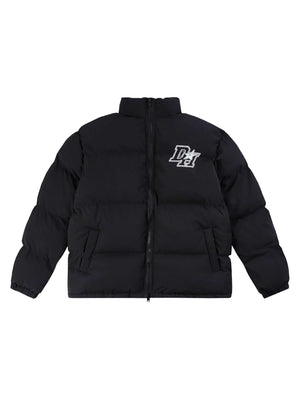 Stay warm and make a statement with the Retro Letter Print Down Jacket. Designed with insulated padding and a durable nylon shell, this winter-ready piece features a bold reflective D2 logo that brings vintage vibes with a modern twist. The ribbed cuffs a