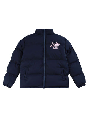 Stay warm and make a statement with the Retro Letter Print Down Jacket. Designed with insulated padding and a durable nylon shell, this winter-ready piece features a bold reflective D2 logo that brings vintage vibes with a modern twist. The ribbed cuffs a
