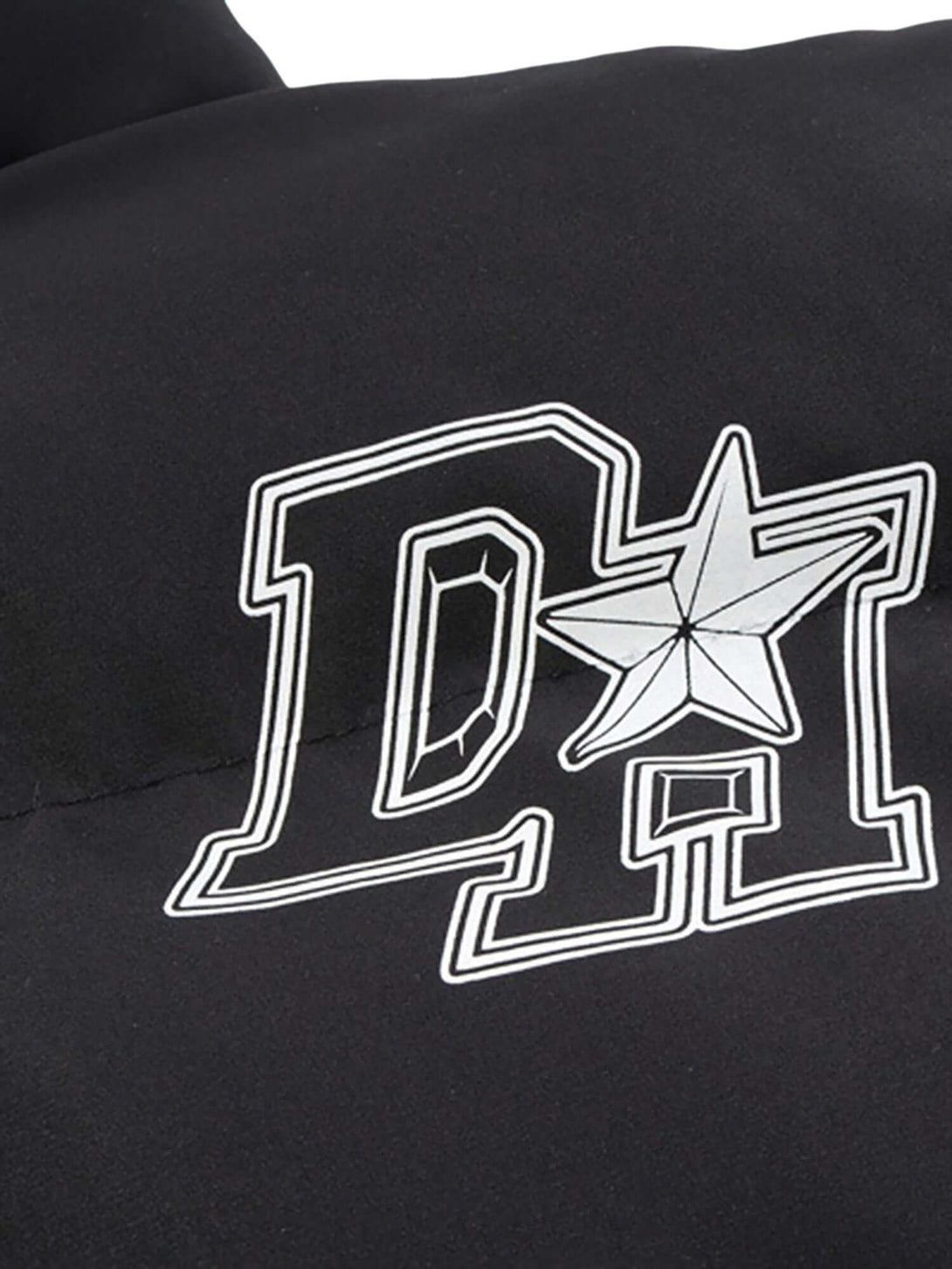 Stay warm and make a statement with the Retro Letter Print Down Jacket. Designed with insulated padding and a durable nylon shell, this winter-ready piece features a bold reflective D2 logo that brings vintage vibes with a modern twist. The ribbed cuffs a