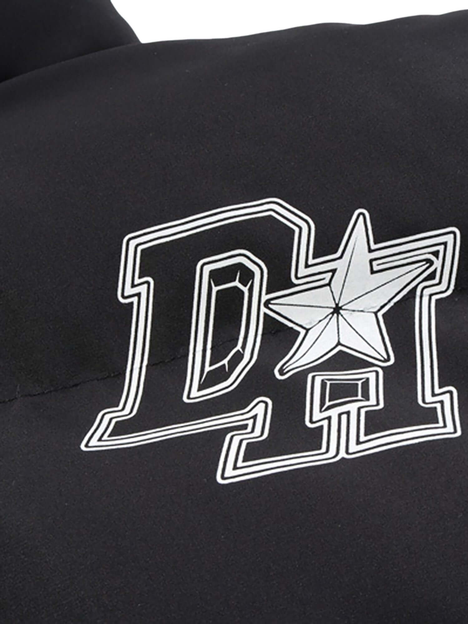 Stay warm and make a statement with the Retro Letter Print Down Jacket. Designed with insulated padding and a durable nylon shell, this winter-ready piece features a bold reflective D2 logo that brings vintage vibes with a modern twist. The ribbed cuffs a