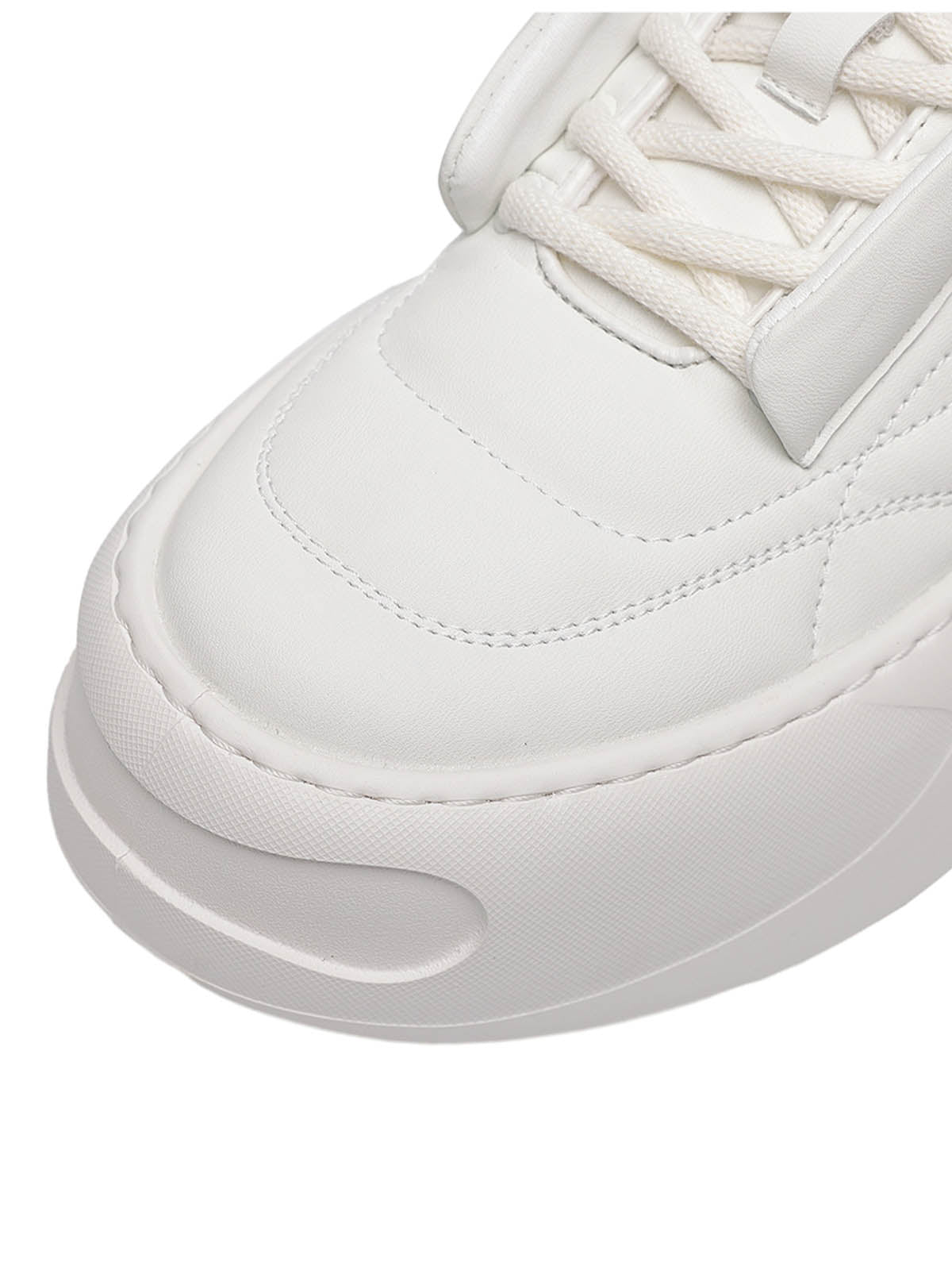 Gesteppte Plateau Sneaker – Nahaufnahme der Kappe | XoKool
