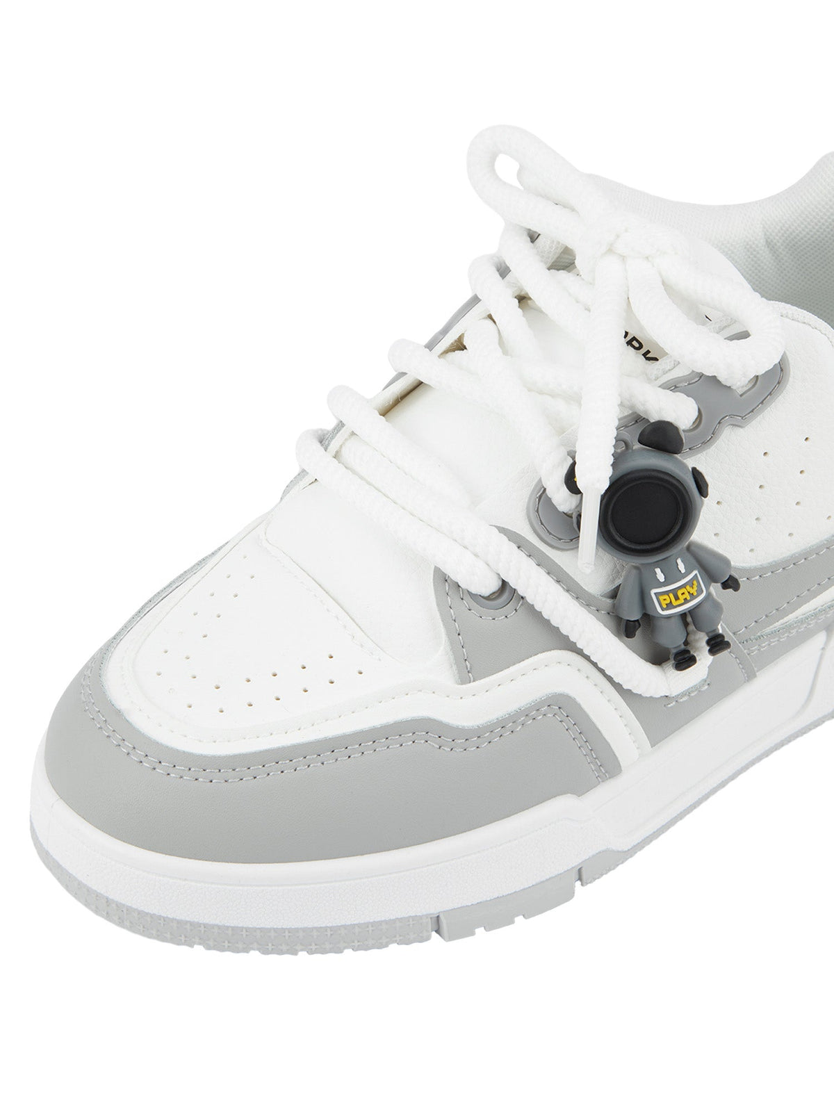 Zapatillas skate con cordones de cuerda – plano cercano de la punta | XoKool