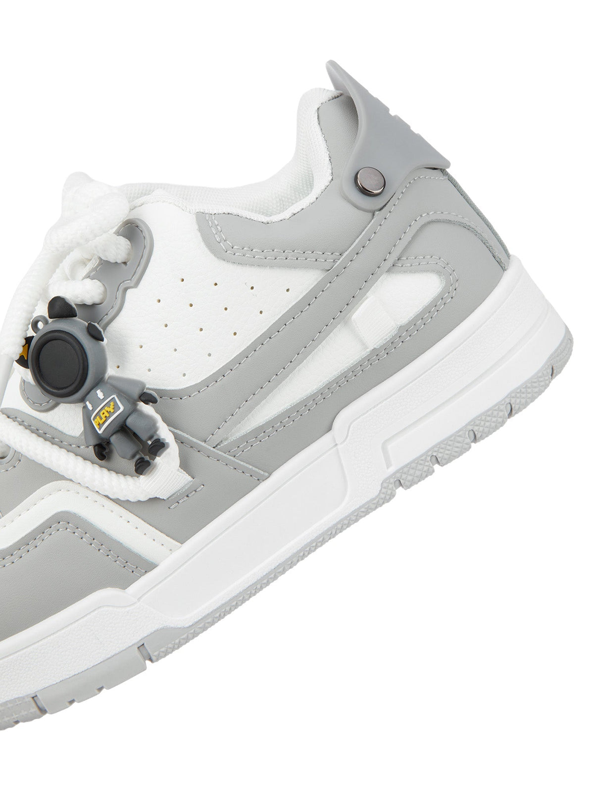 Zapatillas skate con cordones de cuerda – plano cercano del talón | XoKool