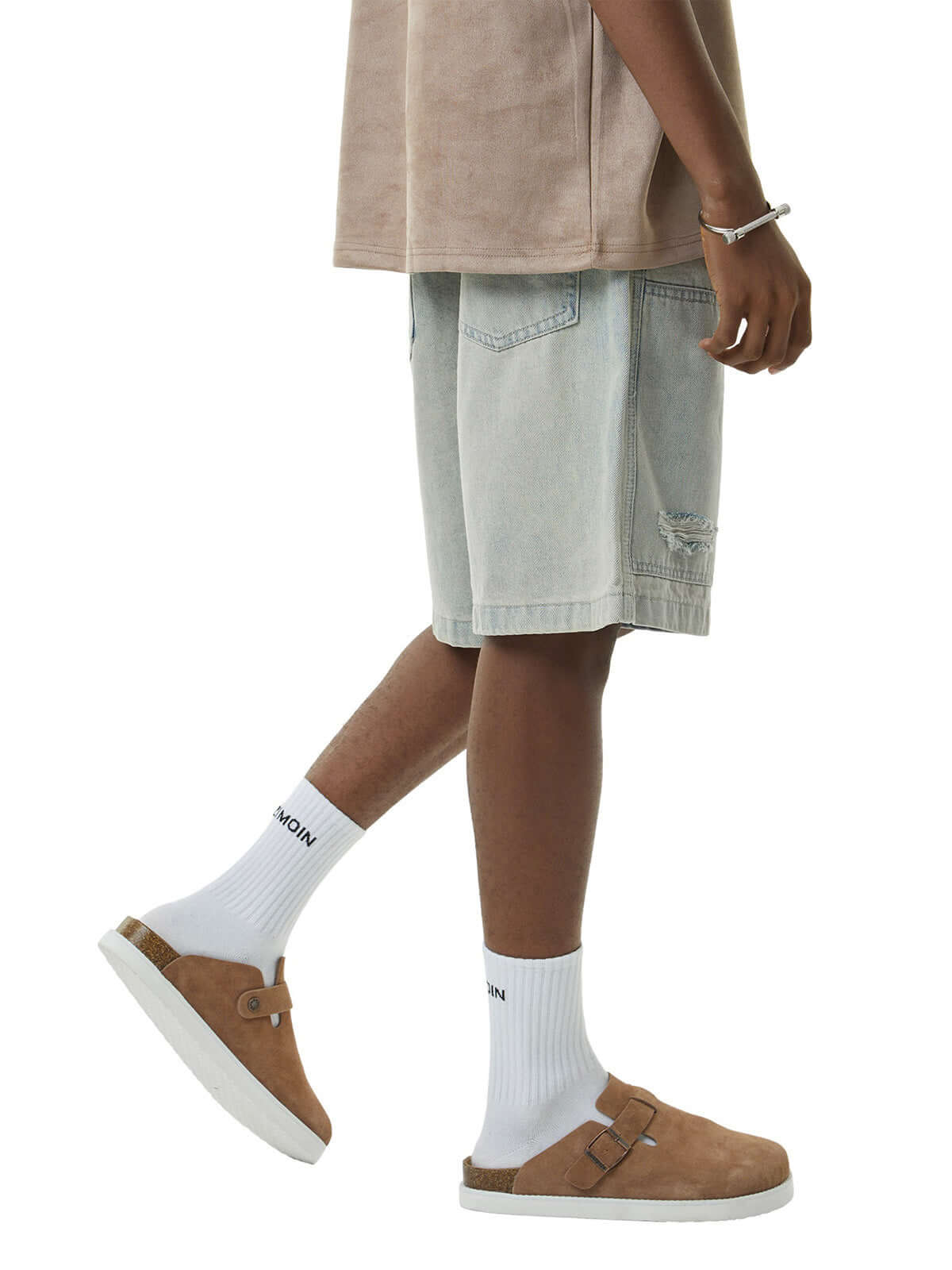 Bring throwback vibes to your summer wardrobe with the Retro Washed Hip-Hop Shorts — designed for comfort, function, and bold urban flair. Made from breathable denim, these relaxed-fit shorts feature distressed detailing, roomy cargo pockets, and an adjus