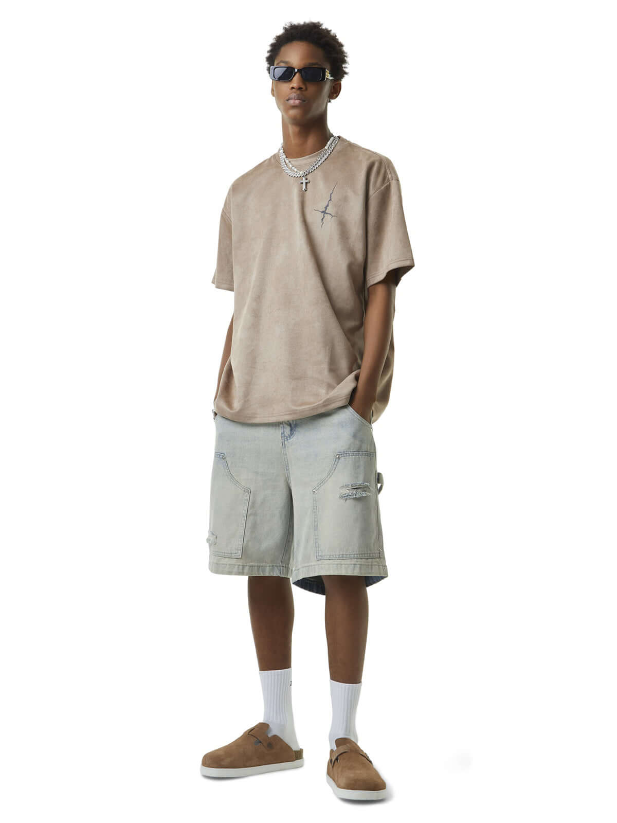 Bring throwback vibes to your summer wardrobe with the Retro Washed Hip-Hop Shorts — designed for comfort, function, and bold urban flair. Made from breathable denim, these relaxed-fit shorts feature distressed detailing, roomy cargo pockets, and an adjus