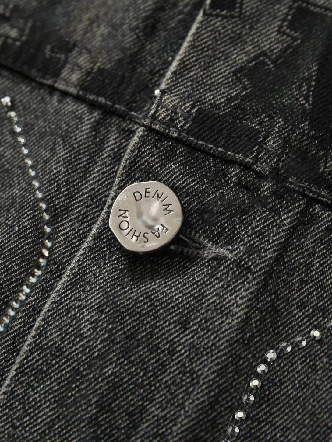 Unleash your inner rebel with the Retro Wasteland Rivet Denim Vest. Made from durable denim, this sleeveless vest features distressed detailing, a bold graphic back patch, and a zip-up front that delivers a raw, edgy aesthetic. Perfect for layering over t