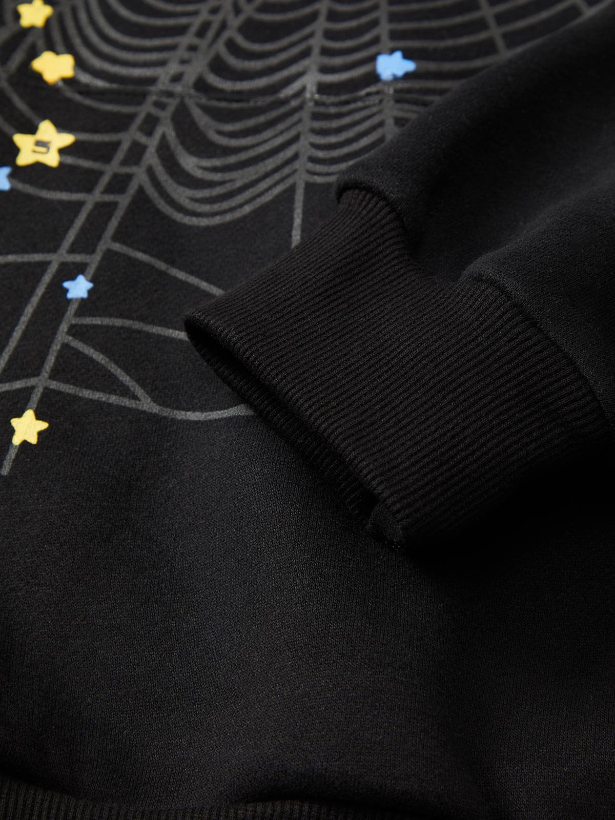 Level up your streetwear game with the Spider Printed Sweatshirt And Sweatpants Set. Crafted from a soft and breathable cotton blend, this matching hoodie and sweatpants set features a bold spider graphic print and comfortable relaxed fit. Designed with a