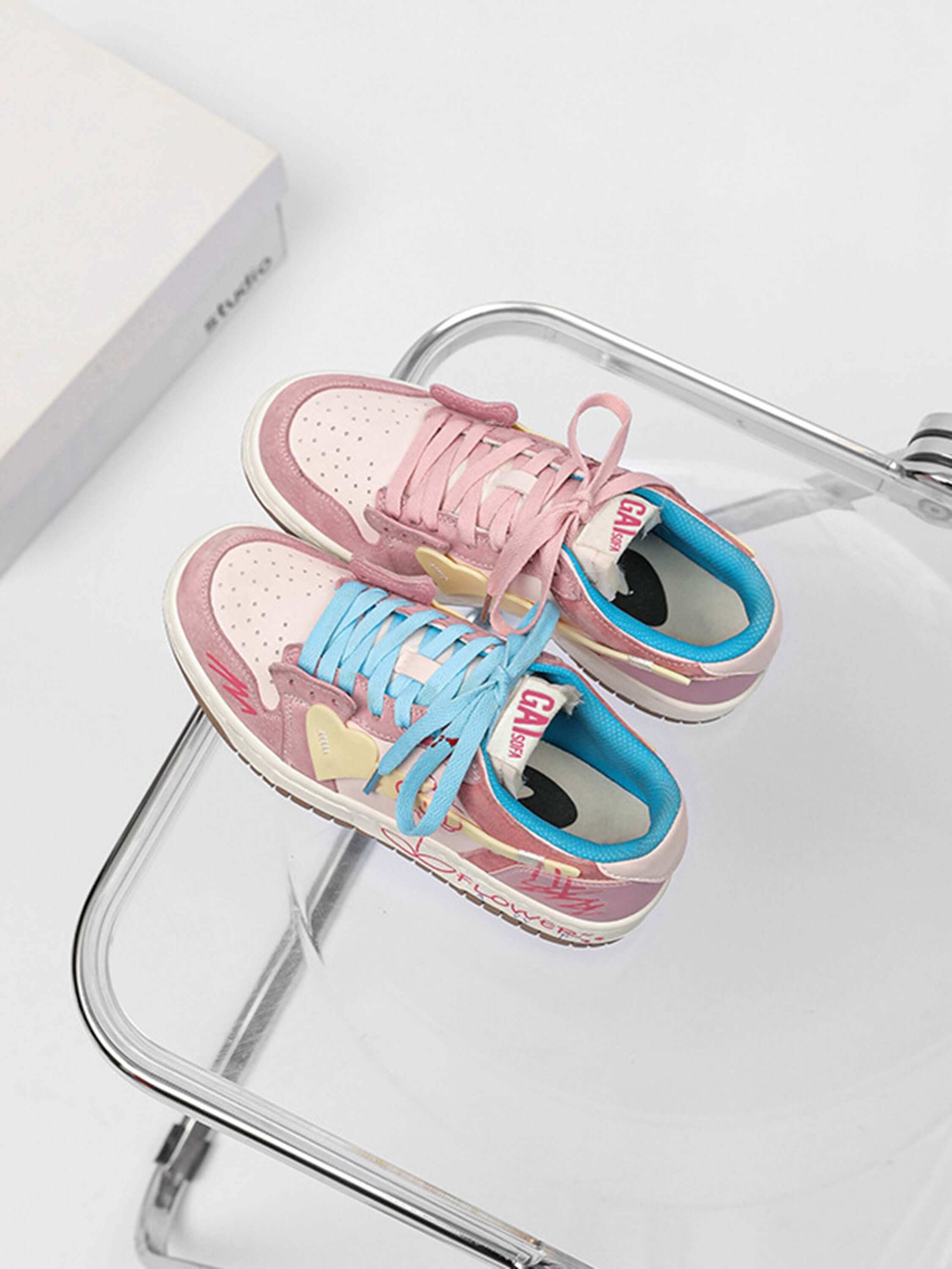 Step up your streetwear game with the Sunflower Hip-Hop Skate Shoes — where bold design meets ultimate comfort. Crafted from premium leather and suede, these sneakers feature a unique zipper closure for easy wear, reflective details for added flair, and s