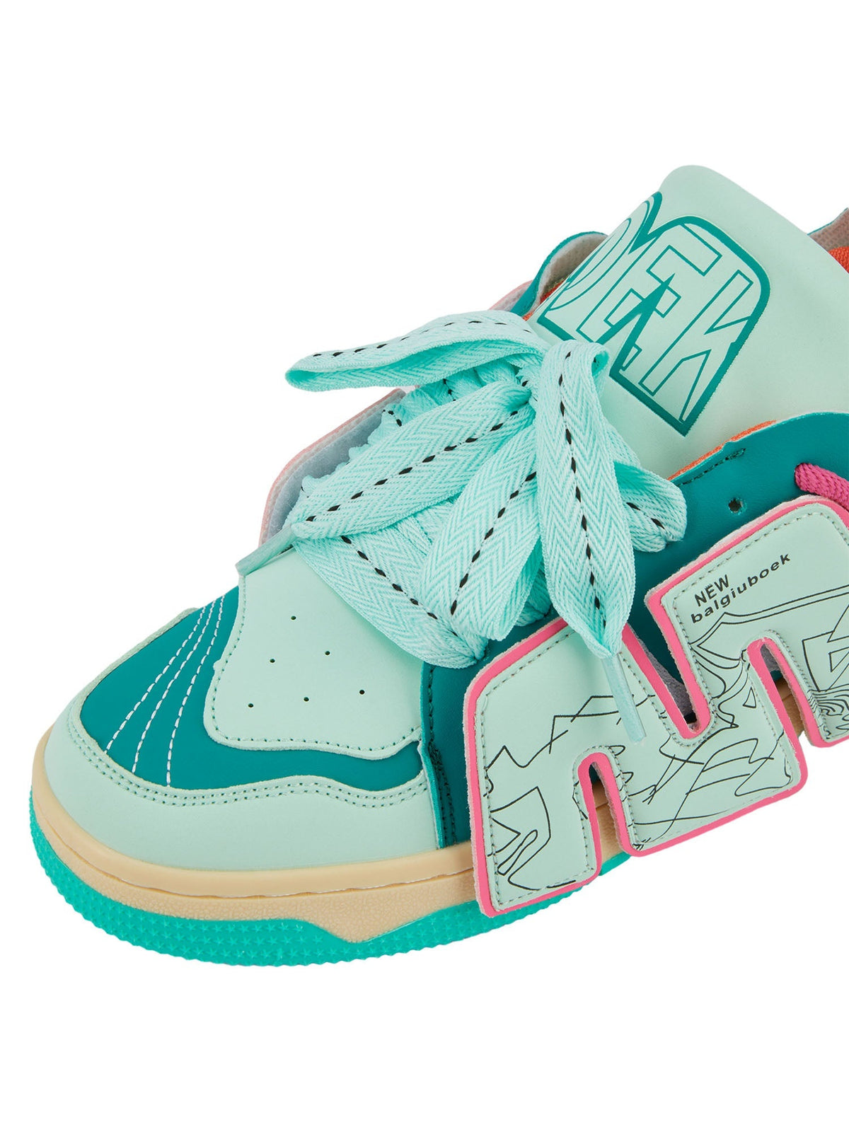 Skate Sneakers mit Buchstaben – Detailansicht | XoKool