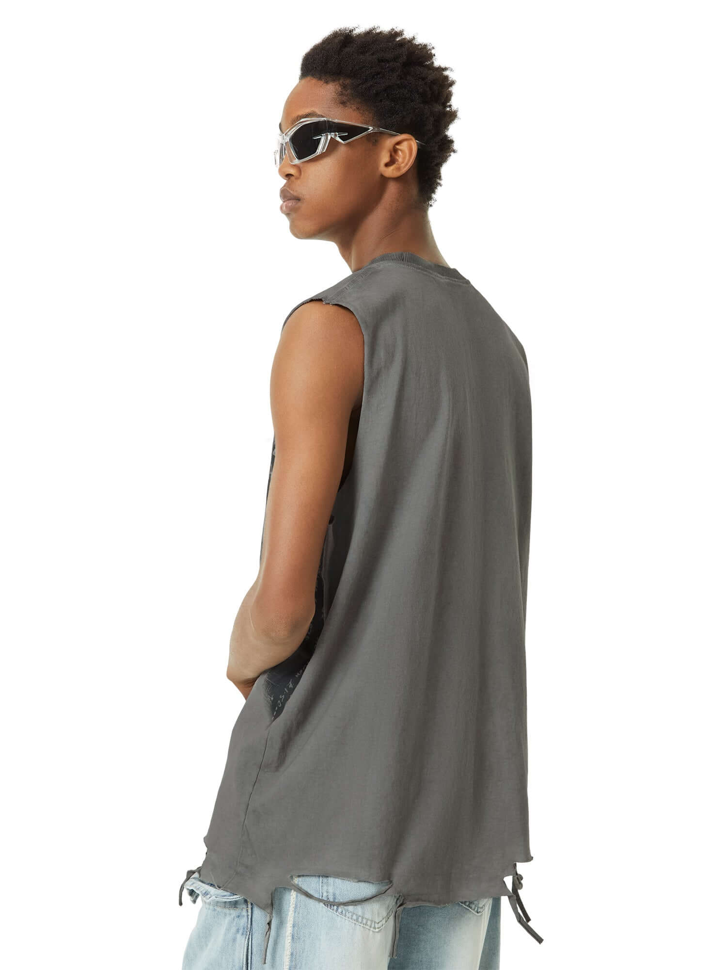 Bring bold energy to your look with the Vintage Necklace Star Print Hip Hop Tank Top. Crafted from a soft and breathable cotton blend, this sleeveless top features a unique distressed hem, raw edges, and a standout graphic print for a strong streetwear vi