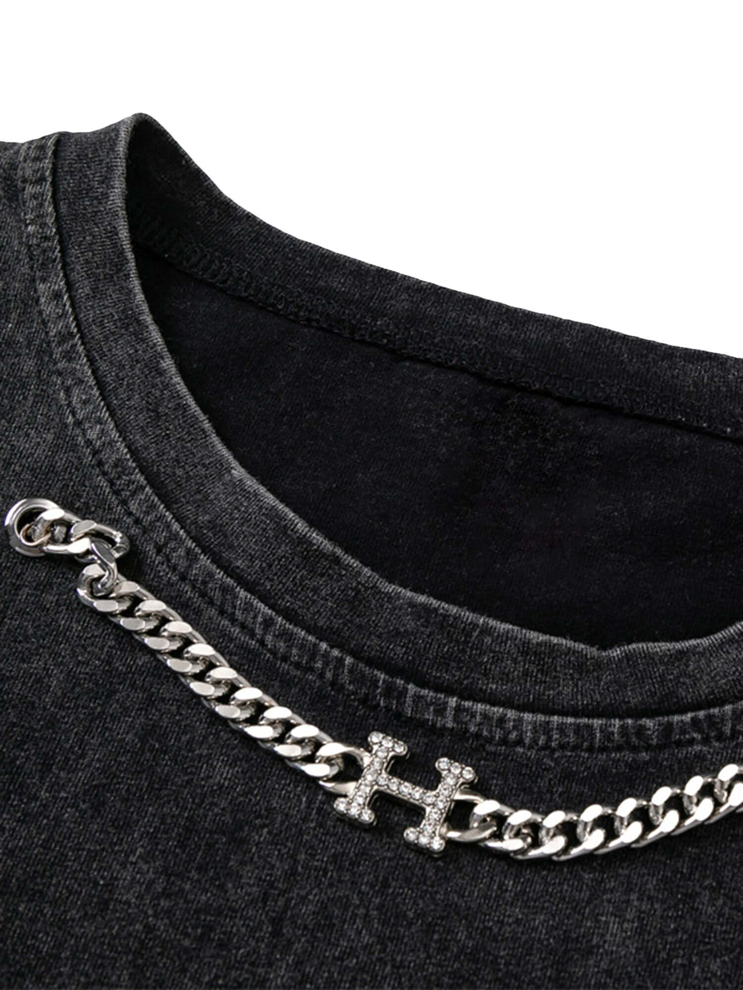 Add raw energy to your streetwear lineup with the Vintage Metallic Phantom Letter Distressed Washed Vest. Crafted from a soft and breathable cotton blend, this sleeveless vest features bold metallic-inspired graphic prints and distressed washed details fo