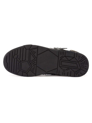 Add a bold twist to your casual outfits with the Vintage Star Skateboard Sneakers — designed for comfort, style, and standout street flair. Made from breathable canvas, these sneakers feature a trendy star print, a unique red zipper detail for extra edge,