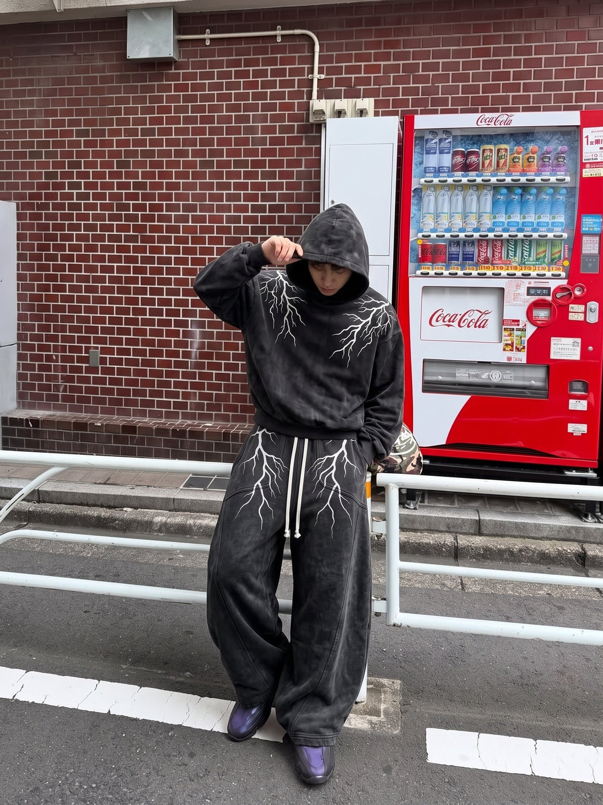 Acid wash sweatpants – Street photo, model with matching hoodie | XoKool