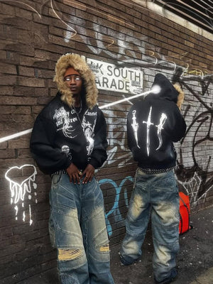Baggy Biker Jeans mit zerrissenen Knien – Streetfoto, zwei Models | XoKool