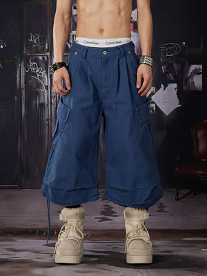 Pleated cargo shorts – Blue on model, front | XoKool