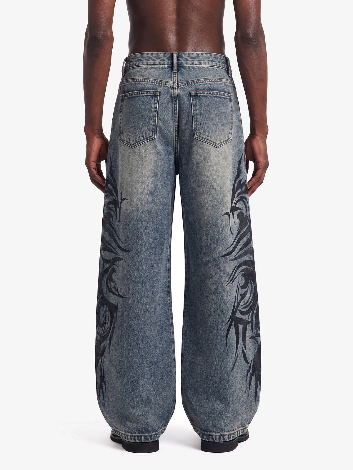 Tribal Jeans – Blau, am Model, Rückseite | XoKool