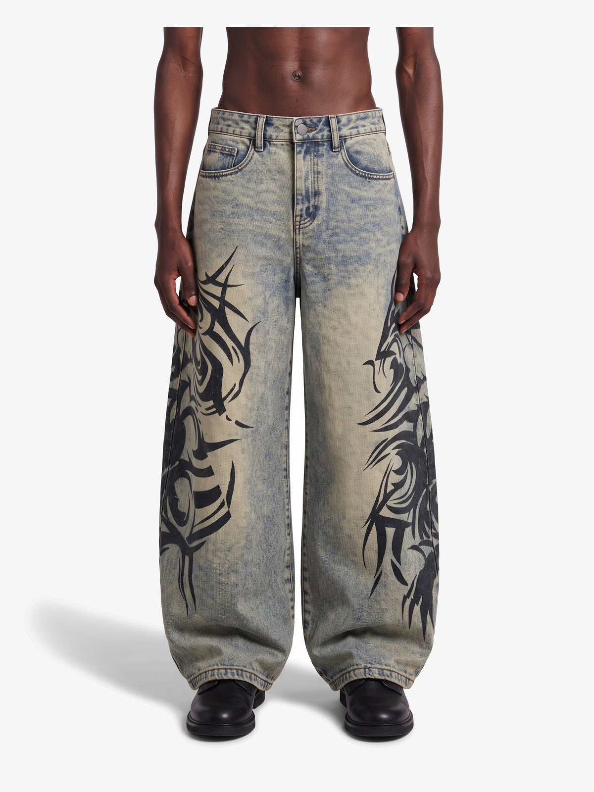 Baggy Tribal Jeans in Sand Wash oder Blue Wash – Sand Wash, am Model, Vorderseite | XoKool