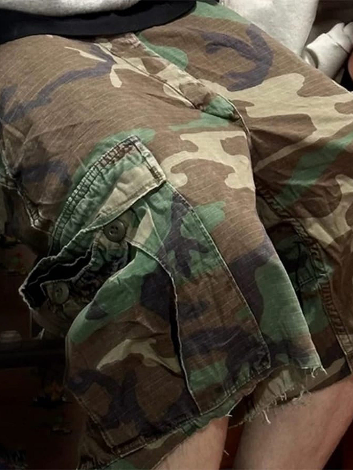 Woodland-Camo Cargoshorts – Getragene Cargotasche im Detail | XoKool