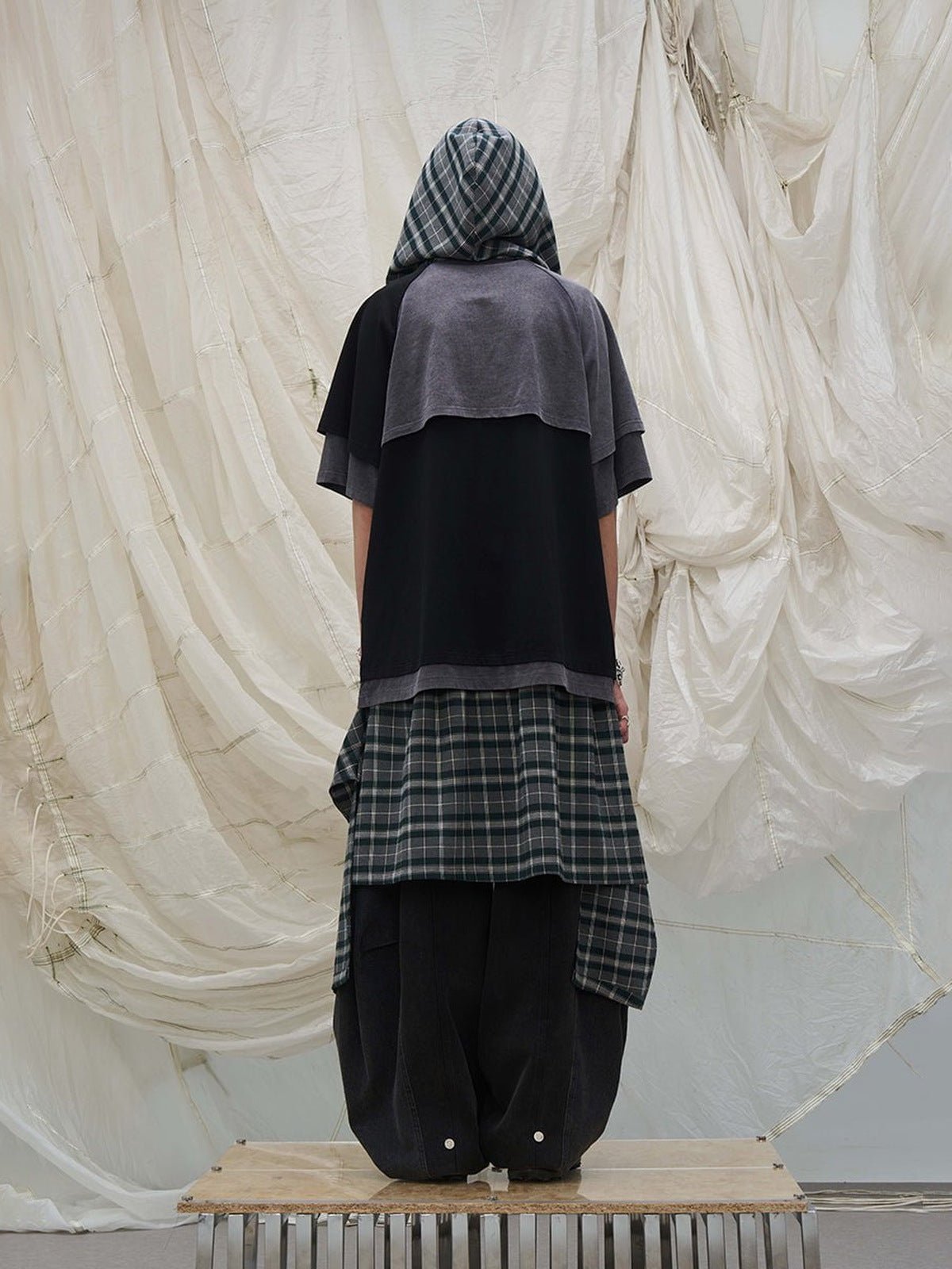 Pantalones en capas – en modelo, de espaldas | XoKool