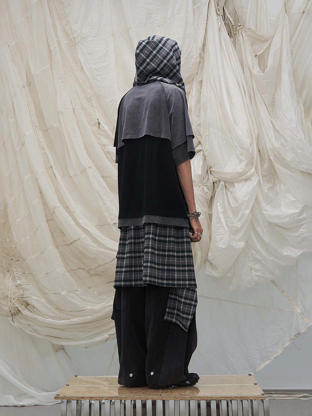 Pantalones en capas – en modelo, de espaldas | XoKool