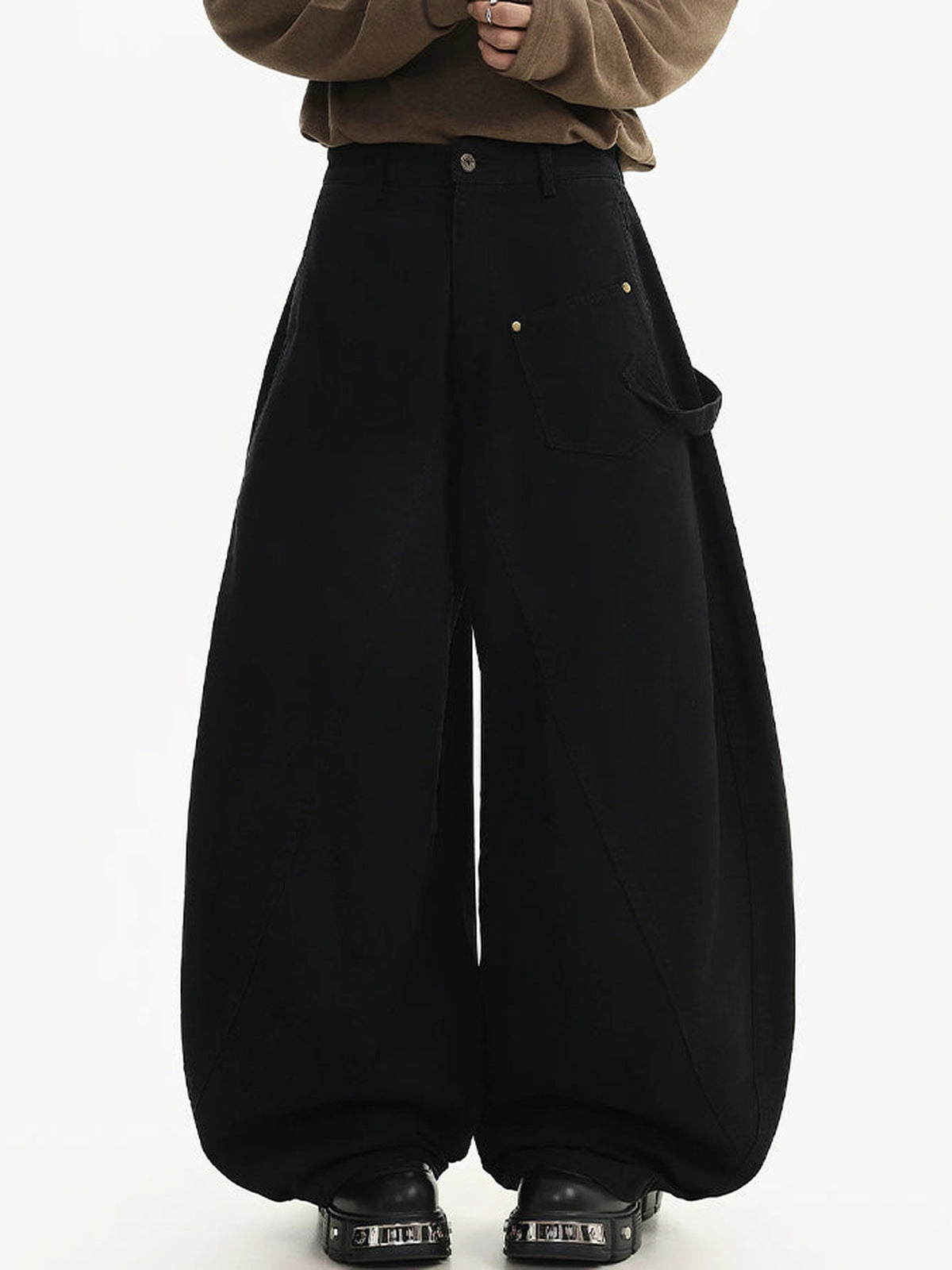 Carpenter pants – Black, on model front | XoKool