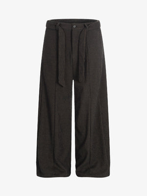 Pantalones plisados de canalé fino con cinturón para atar – café, vista frontal plana | XoKool