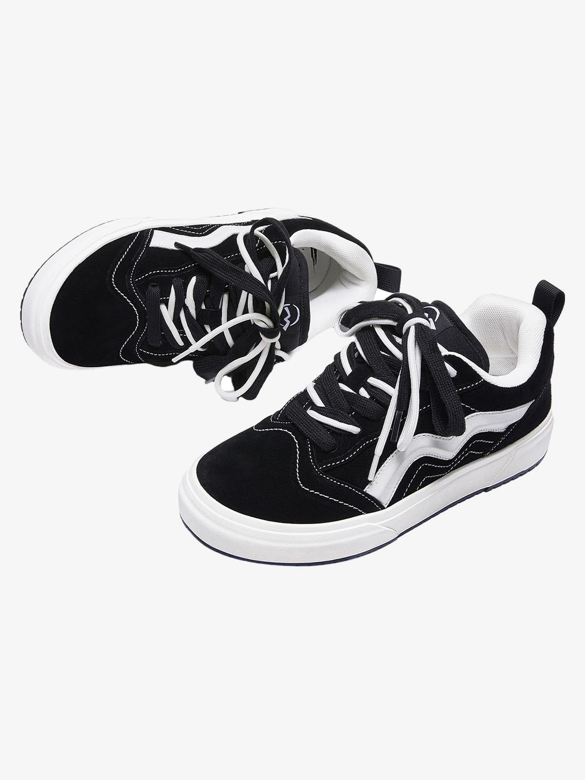 Klobige Skate Schuhe – Schwarz, Paar, schräge Draufsicht | XoKool