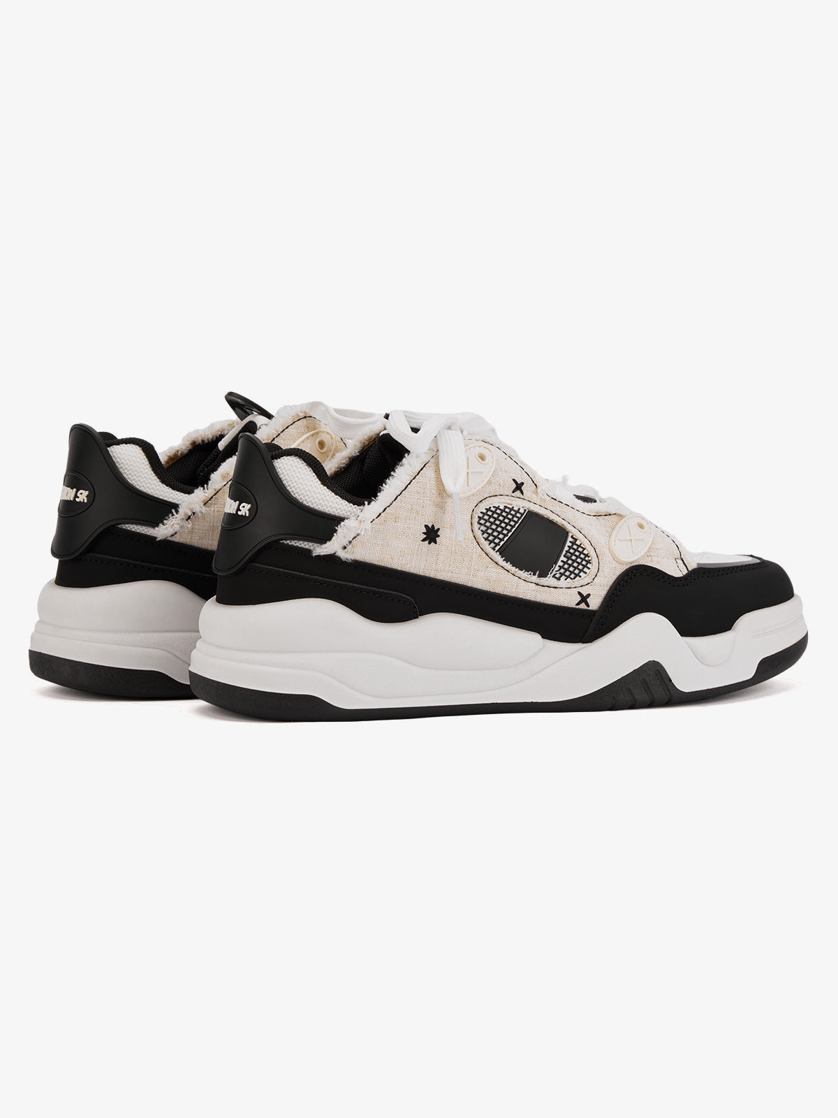 Retro Chunky Sneaker – Schwarz, Paar von hinten schräg | XoKool